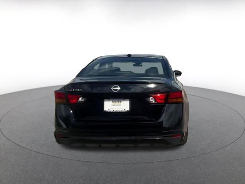 Used 2025 Nissan Altima 2.5 SV image 12