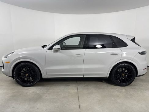 Certified 2023 Porsche Cayenne Turbo AWD/4WD image 2