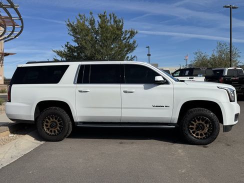 Used 2019 GMC Yukon XL SLT image 2