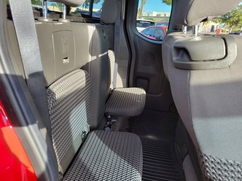 Used 2011 Nissan Frontier SV image 9