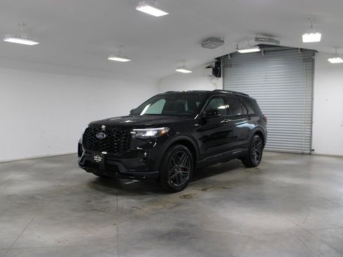 New 2026 Ford Explorer ST-Line w/ ST-Line Street Pack RWD image 3