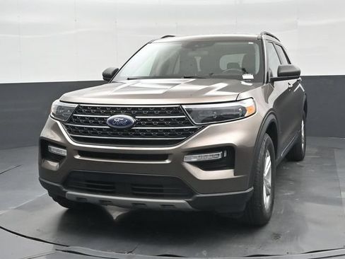 Used 2021 Ford Explorer XLT w/ Equipment Group 202A AWD/4WD image 35