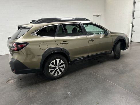 Used 2024 Subaru Outback Premium AWD/4WD image 8
