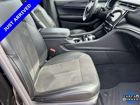 Certified 2024 Jeep Grand Cherokee Altitude AWD/4WD image 24