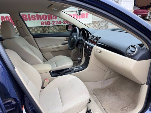Used 2009 MAZDA MAZDA3 i Touring Value FWD image 10
