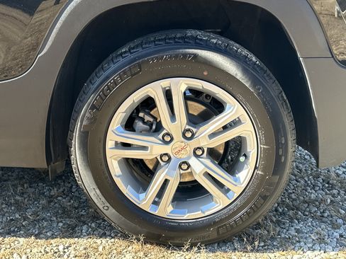 Used 2024 GMC Terrain SLE image 19