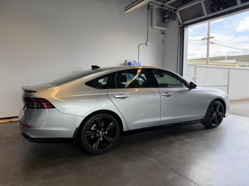 Used 2025 Honda Accord Sport image 3