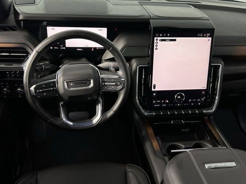 Used 2025 GMC Yukon XL Denali image 16