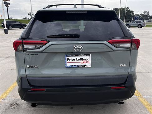 Used 2021 Toyota RAV4 XLE Premium FWD image 4