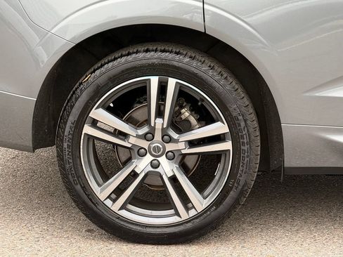 Used 2021 Volvo XC60 T5 Momentum w/ Premium Package AWD/4WD image 12
