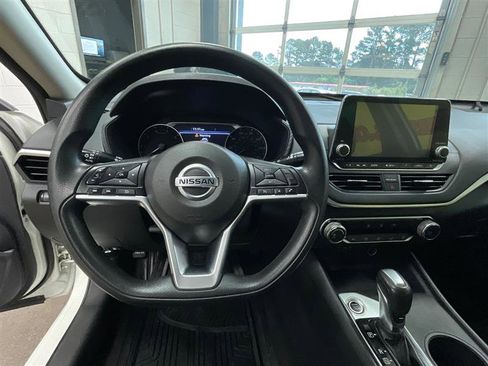 Used 2019 Nissan Altima 2.5 S FWD image 13
