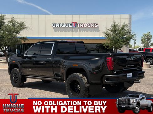 Used 2024 GMC Sierra 3500 Denali Ultimate AWD/4WD image 9