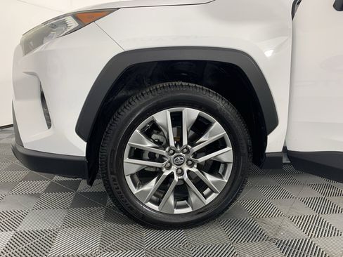 Used 2019 Toyota RAV4 XLE Premium FWD image 12