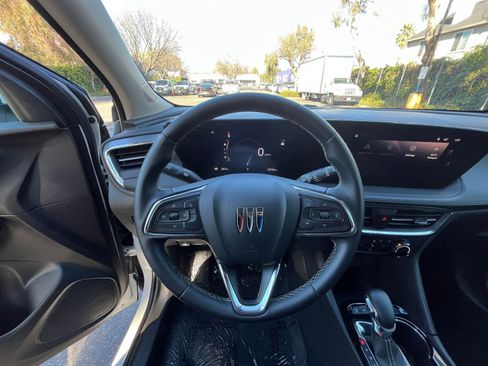 Used 2025 Buick Encore GX Preferred image 32