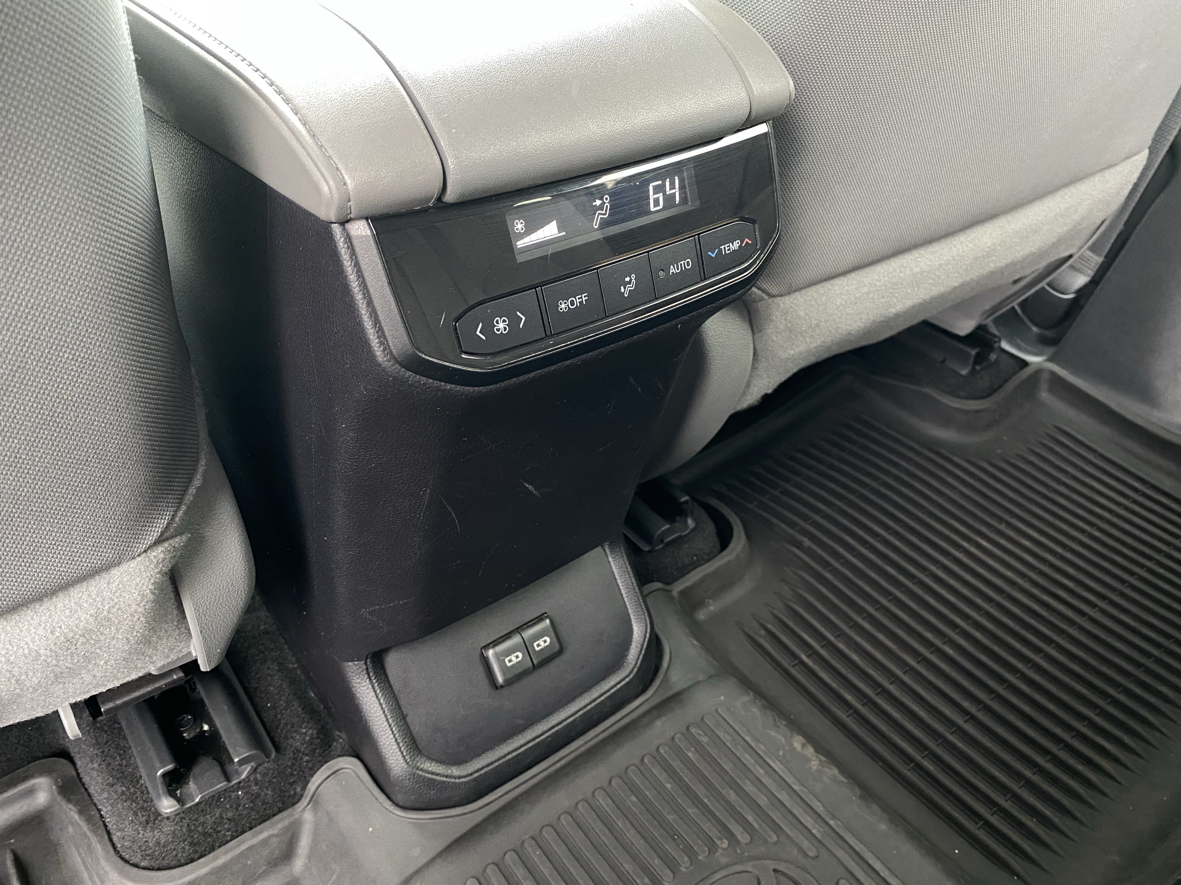 Used 2024 Toyota Highlander LE FWD image 17