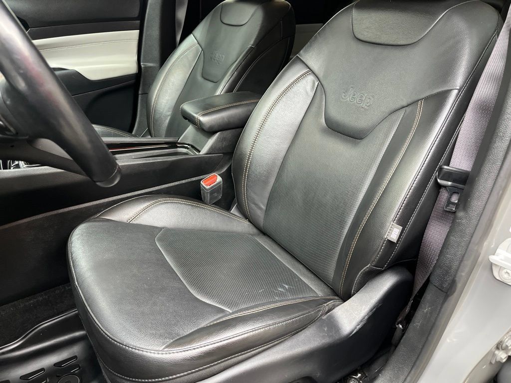 Used 2022 Jeep Compass Limited AWD/4WD image 19