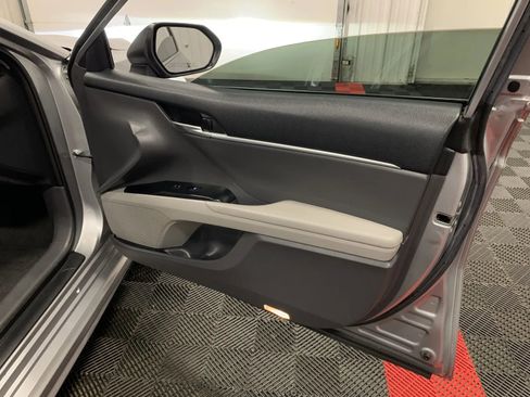Used 2019 Toyota Camry SE w/ Carpet Mat Package image 43
