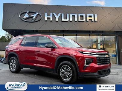 Used 2025 Chevrolet Traverse LT w/ Driver Confidence Package