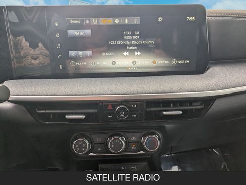 Certified 2025 Nissan Kicks SV image 17