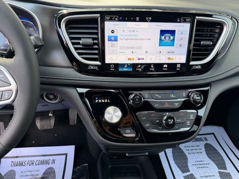 New 2026 Chrysler Pacifica Select FWD image 21