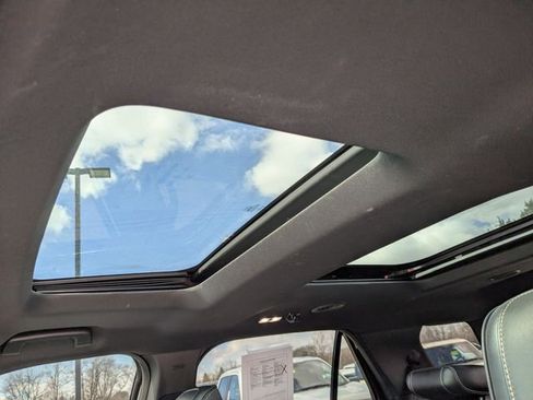 Used 2019 Ford Explorer Platinum AWD/4WD image 3