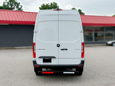 Used 2025 Mercedes-Benz Sprinter 2500 image 11
