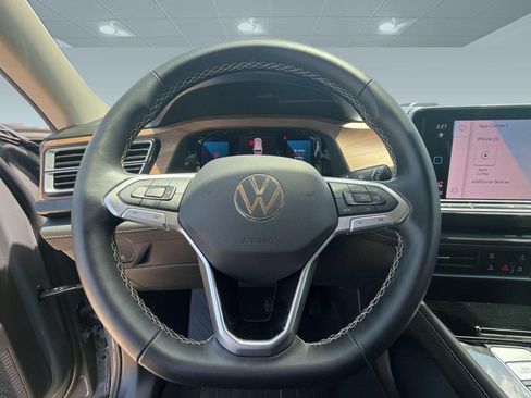 Used 2026 Volkswagen Atlas SE FWD image 11