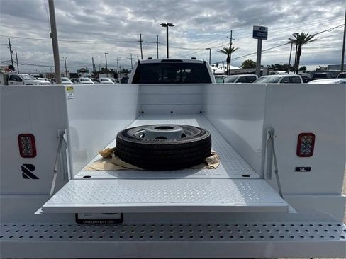 New 2025 Ford F550 4x4 SuperCab Super Duty image 8