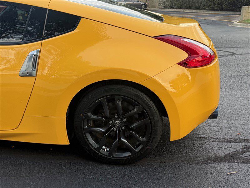 Used 2017 Nissan 370Z Coupe RWD image 19