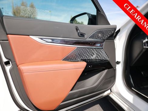 Used 2025 BMW i7 M70 w/ Executive Package image 16