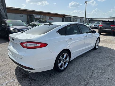 Used 2016 Ford Fusion SE FWD image 6