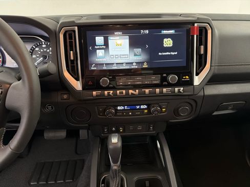 Certified 2025 Nissan Frontier SV w/ SV Convenience Package RWD image 18