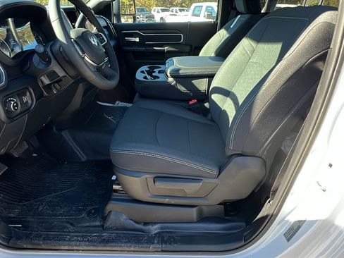 New 2025 RAM 5500 4x4 Regular Cab image 19