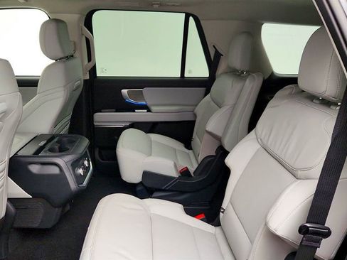 Used 2025 Ford Expedition Platinum AWD/4WD image 21