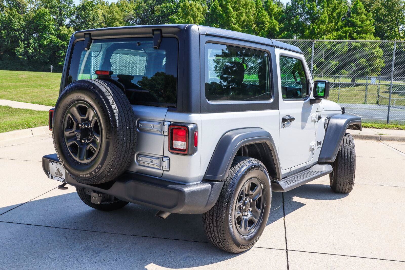 Used 2023 Jeep Wrangler Sport AWD/4WD image 15