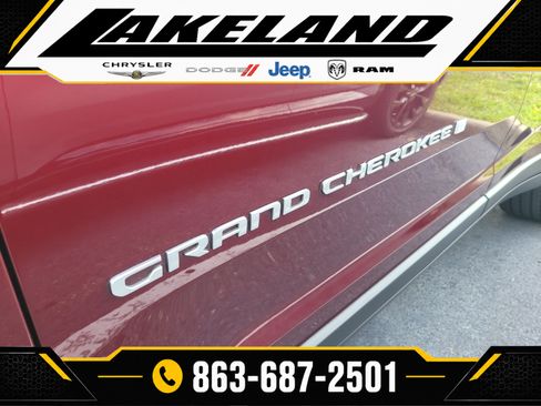 Used 2024 Jeep Grand Cherokee Limited w/ Trailer Tow Package AWD/4WD image 9