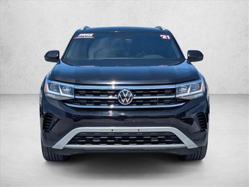 Used 2021 Volkswagen Atlas Cross Sport SE w/ Panoramic Sunroof Package FWD image 2