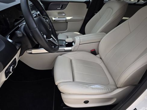 Used 2021 Mercedes-Benz GLB 250 image 13