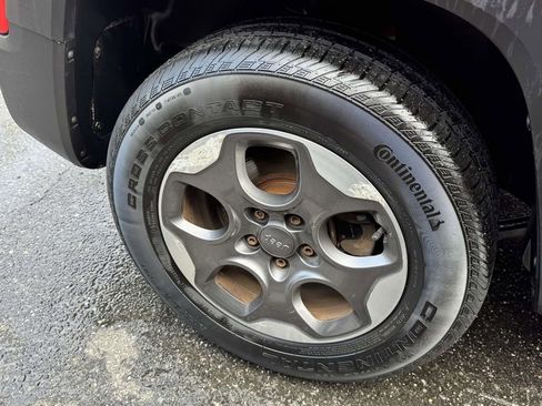 Used 2015 Jeep Renegade Sport w/ Power & Air Group image 8