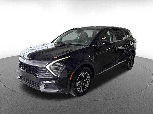 Used 2025 Kia Sportage LX image 8