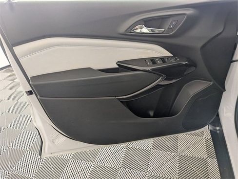 Used 2025 Chevrolet Trax LT w/ LT Convenience Package image 10