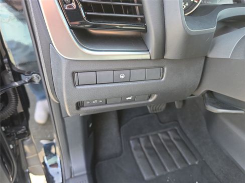 Used 2023 Nissan Rogue SV w/ SV Premium Package image 16