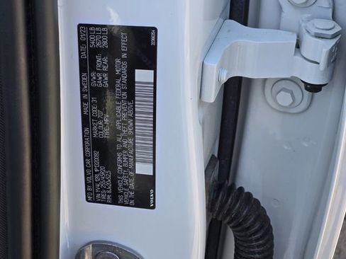 Certified 2023 Volvo XC60 B5 Plus w/ Protection Package Premier image 15