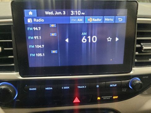 Used 2024 Hyundai Venue SEL FWD image 25
