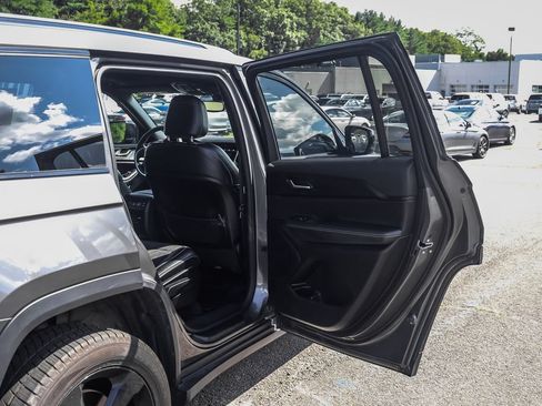 Used 2023 Jeep Grand Cherokee L Laredo AWD/4WD image 20