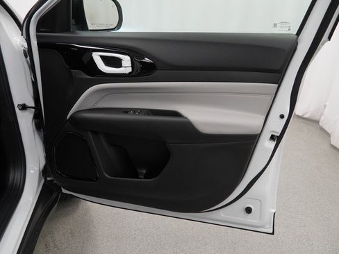 New 2026 Jeep Compass Limited image 33