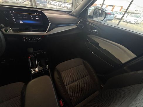 Used 2025 Chevrolet Trax LT image 35