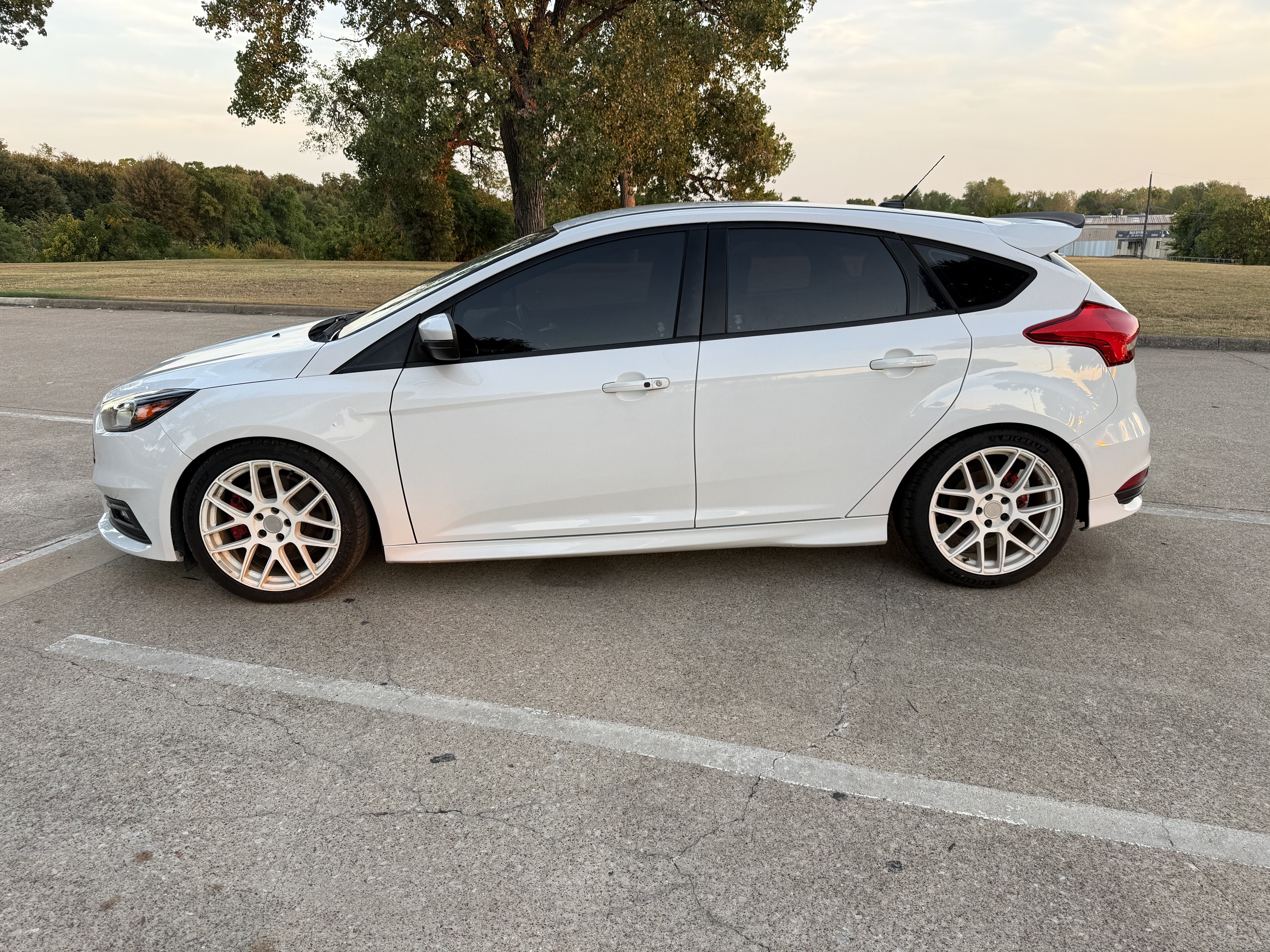 Used 2018 Ford Focus ST FWD image 8