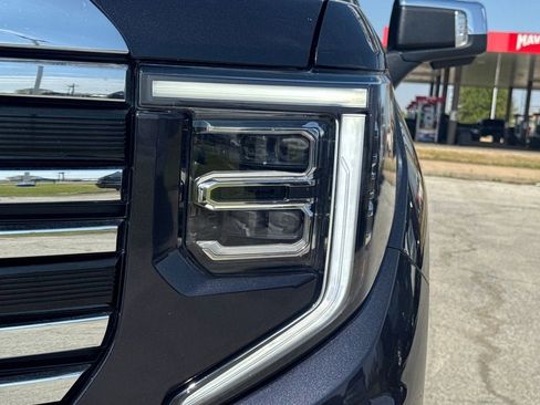 Used 2025 GMC Sierra 1500 SLT AWD/4WD image 11