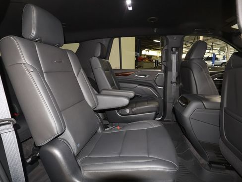 Used 2023 Cadillac Escalade Luxury AWD/4WD image 28